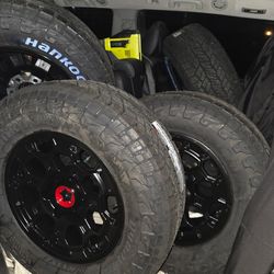 Brand new Truck /suv tires size 17”