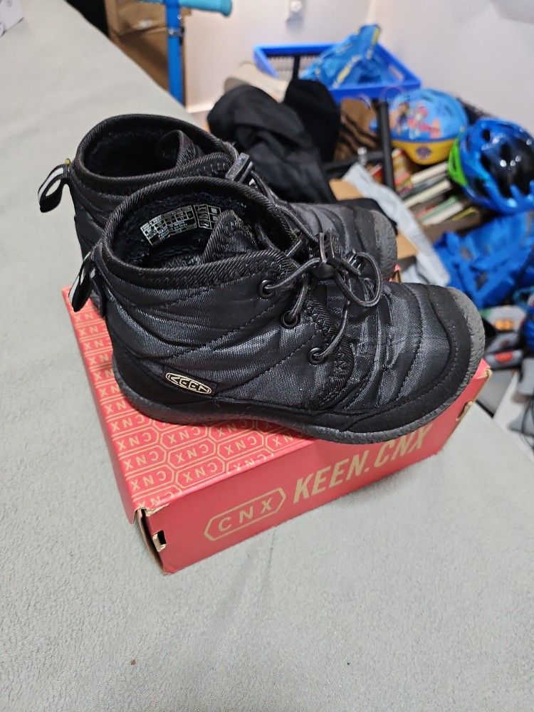 Keen Waterproof Boots Are So Good! Warm Inside