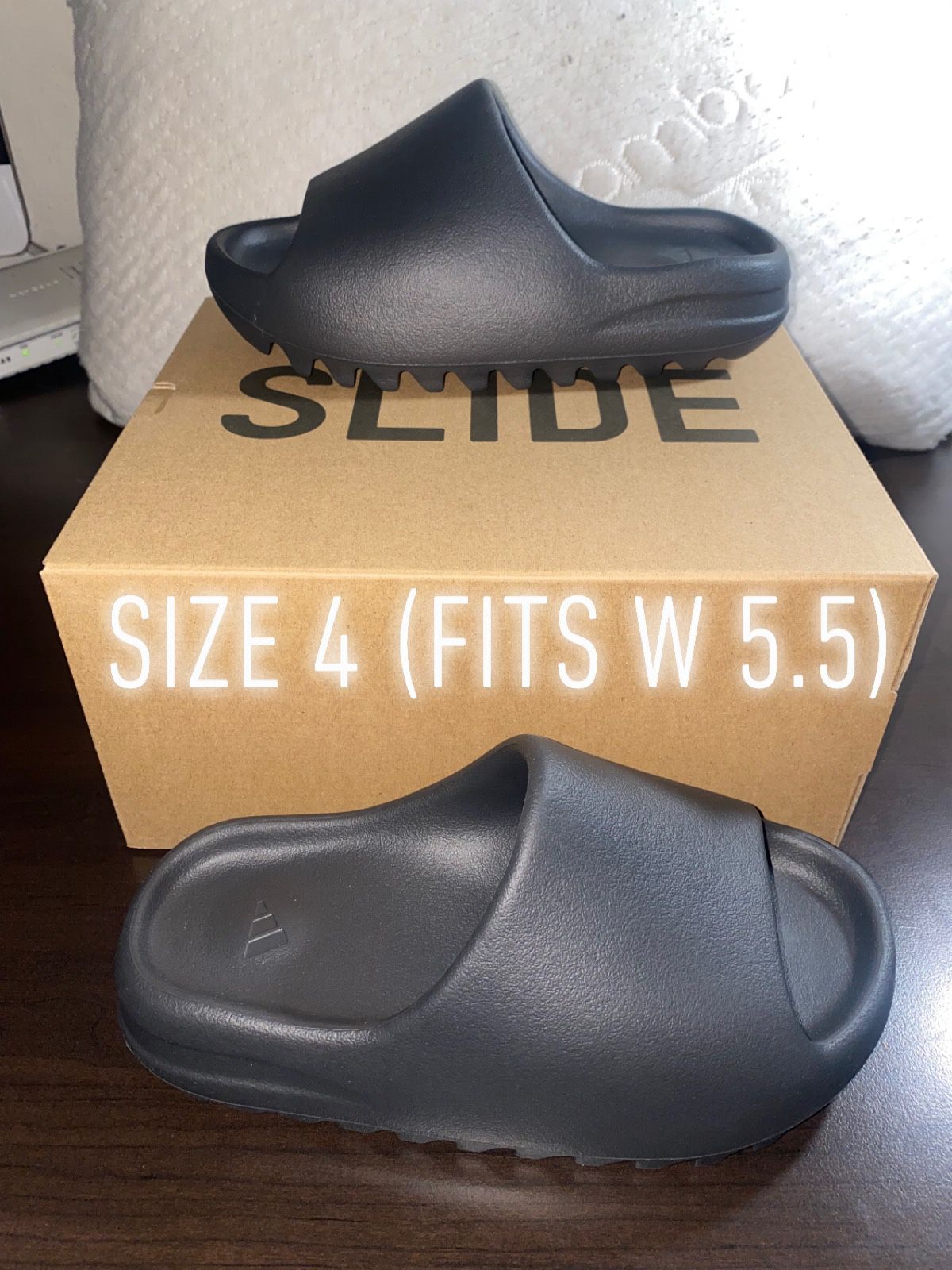 Adidas Yeezy Slide Onyx Size 4 ( HQ6448 )