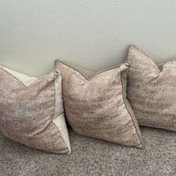Throw Pillows 
