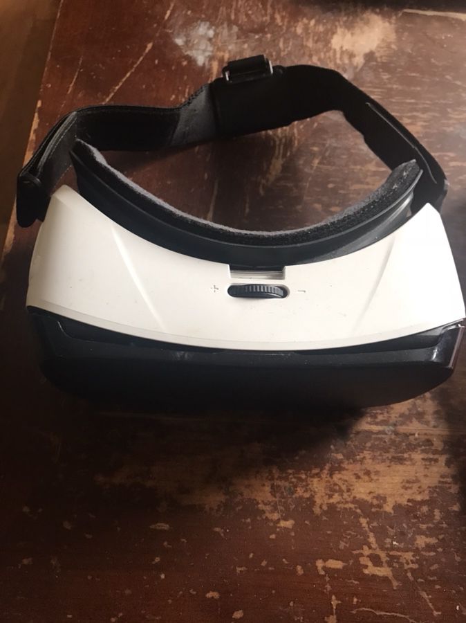 Samsung Gear VR Oculus Virtual Goggles for select Samsung Cell Phones