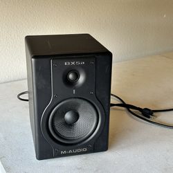  M-Audio BX5A Powered Monitor