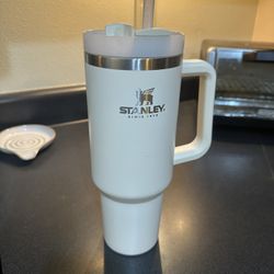 White 40oz Stanley Water Bottle 