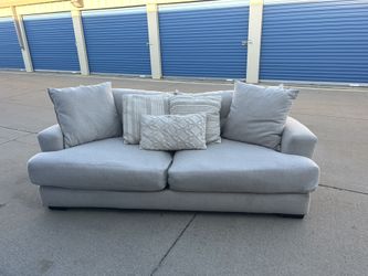 FREE DELIVERY 🚚🚛🚚 awesome Couch