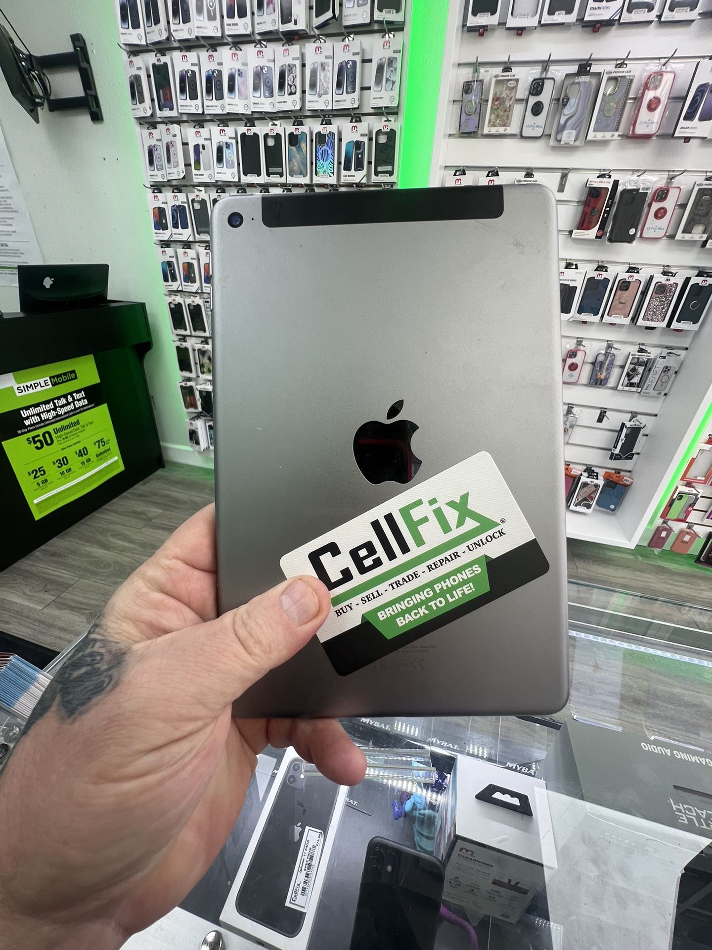 iPad Mini 4 64GB Wifi & Cellar