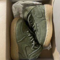 Toddler Nikes Olive Color  4c