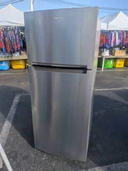 28" Whirlpool refrigerator/3 months of warranty and free local delivery
