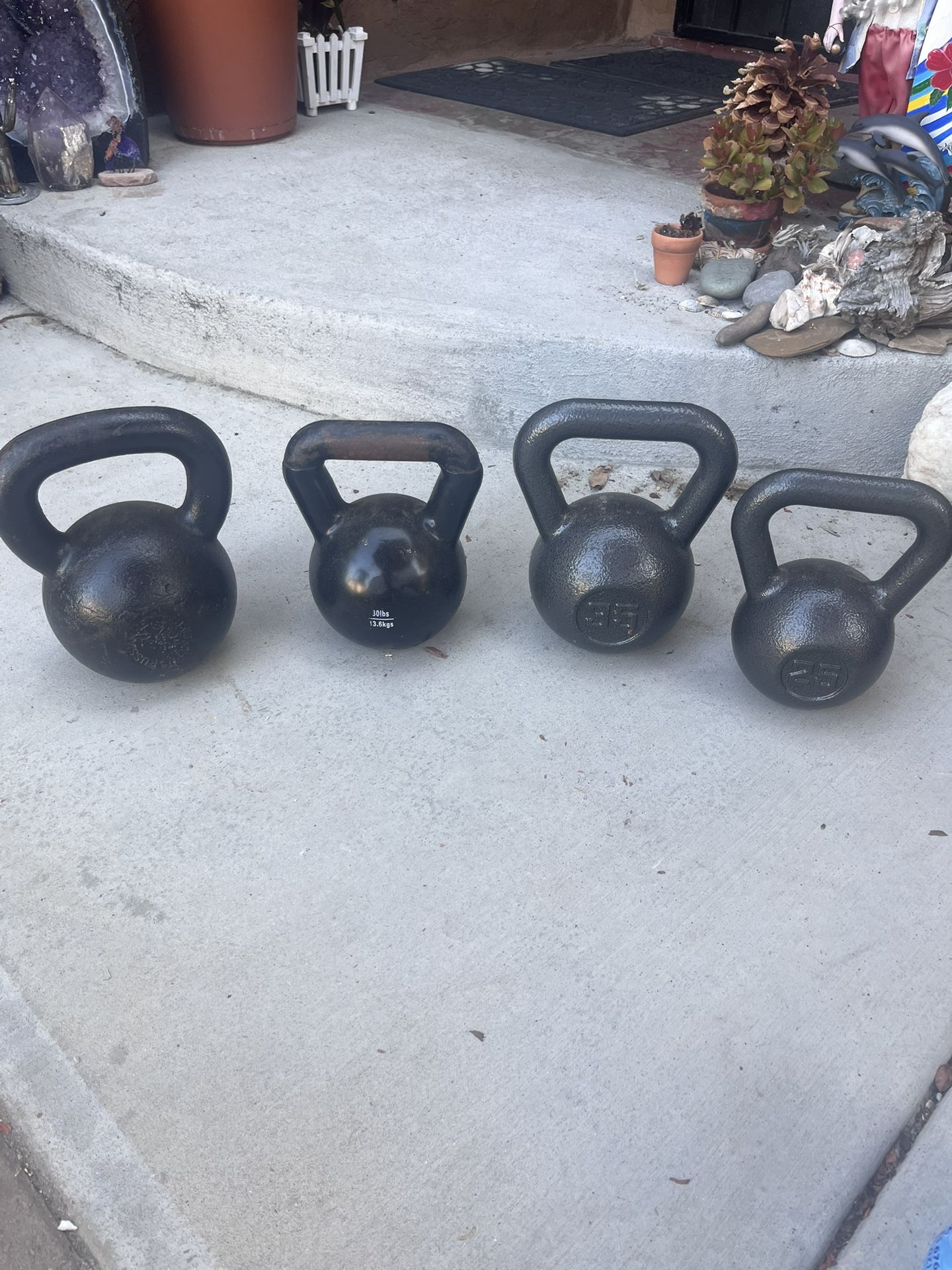 4 Kettlebell Weights 45lb-35lb-30lb-25lb