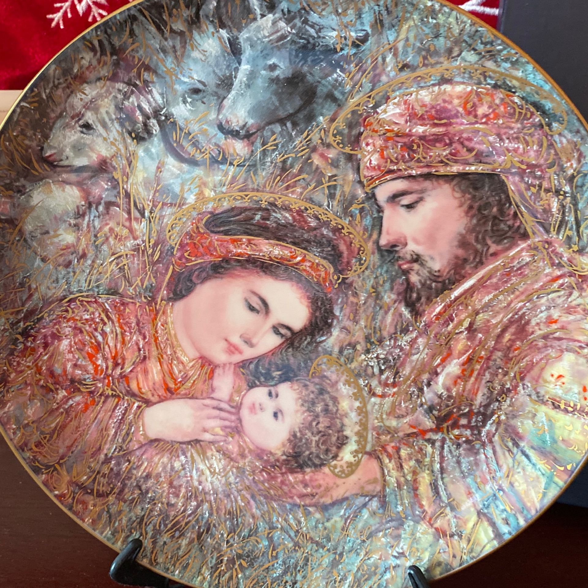 Edna Hi bel Nativity Decorative Plate