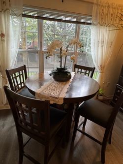 Dark Wood Round Dining Table with 4 Chairs