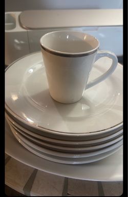 Set of 6 plates and cups gold trim