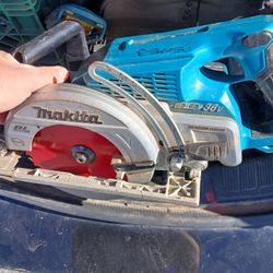Makita 36 Double Charger And 3 Batteries