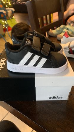 Adidas black & white size 5