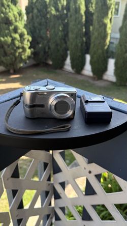 Panasonic LUMIX DMC-TZ3  10X Zoom 7.2 MP Digital Camera with Charger and 2 batteries