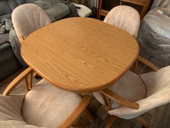 Round Oak Dining Table with 4 Chairs