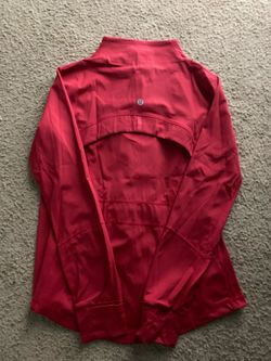 red lululemon shorts