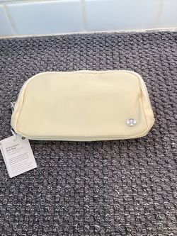 Lululemon Everywhere Belt Bag - Beige