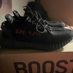 Yeezy 350 v2 Bred