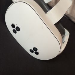 Meta Quest 3s with Games
