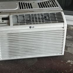 LG WINDOW AIR CONDITIONER 