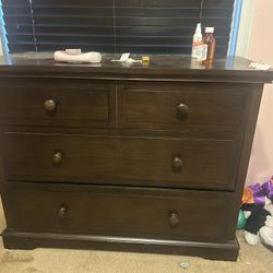 Dresser, Crib and Changing Table!