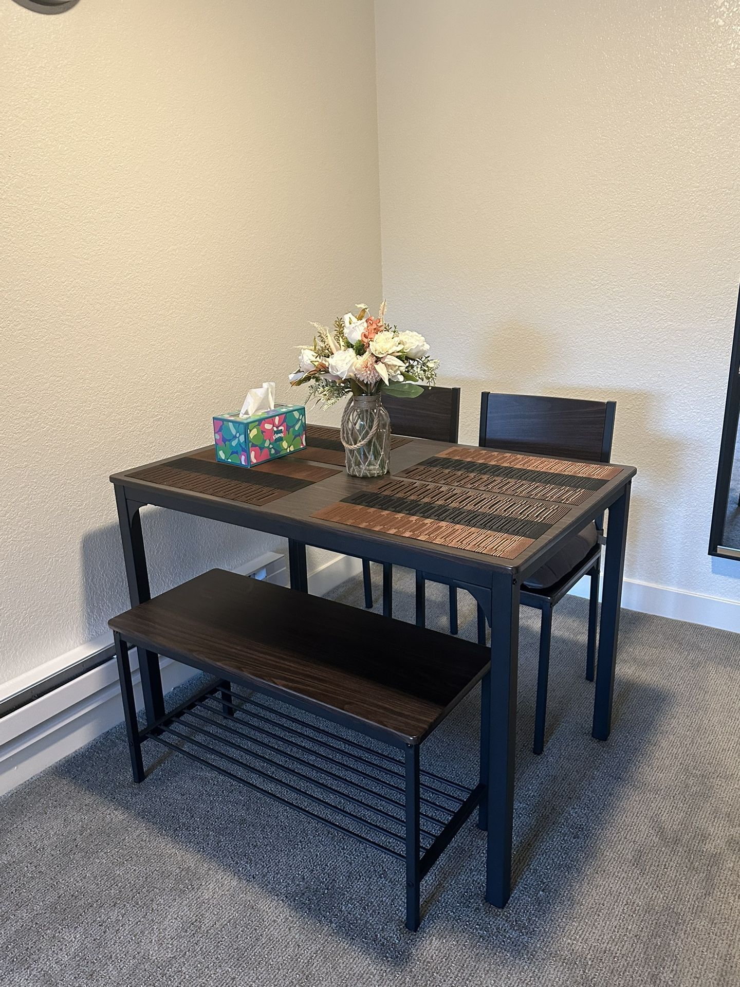 Dining table - Modern And Cozy