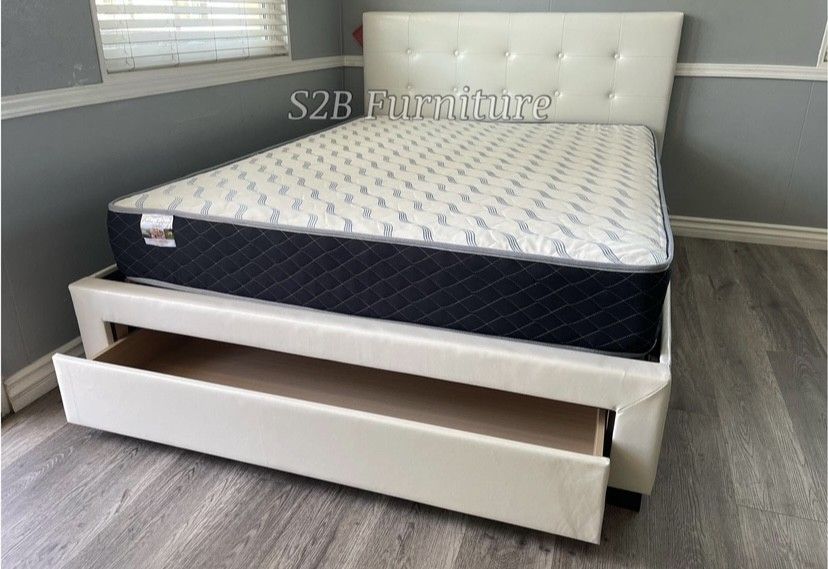 Queen Size White Button W Orthopedic Matres!!!!