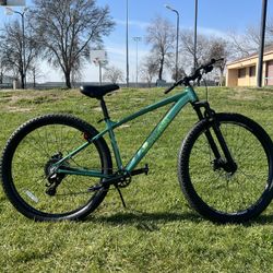 Schwinn Axum 29er Mt Bike Retail: $399
