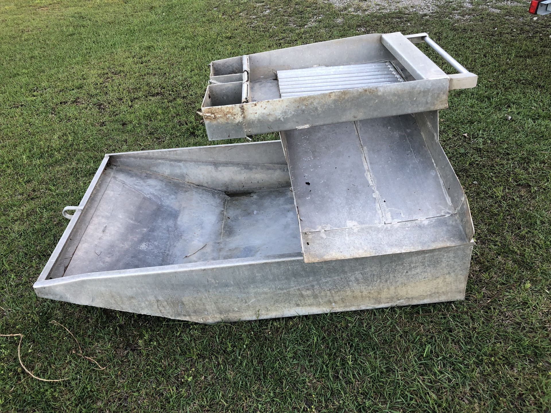 Crawfish Grader Push Boat