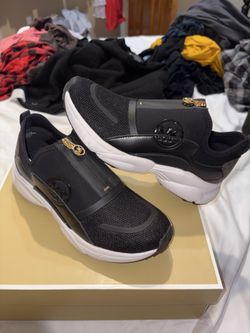 LADIES MICHAEL KORS ZIP UP TRAINER/SNEAKER