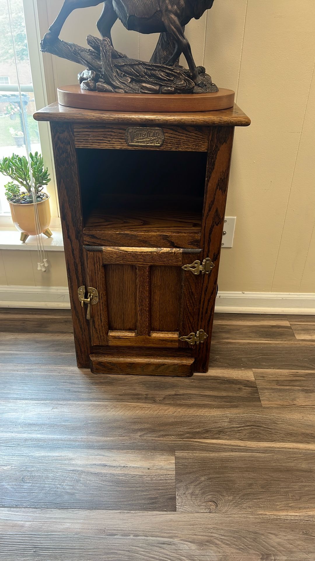 Vintage White Clad Ice Box.. Great Shape