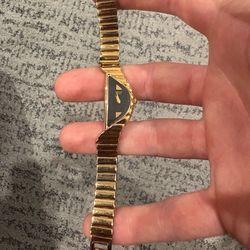 Rare Vintage Seiko half moon Gold Tone Watch – Unique Design