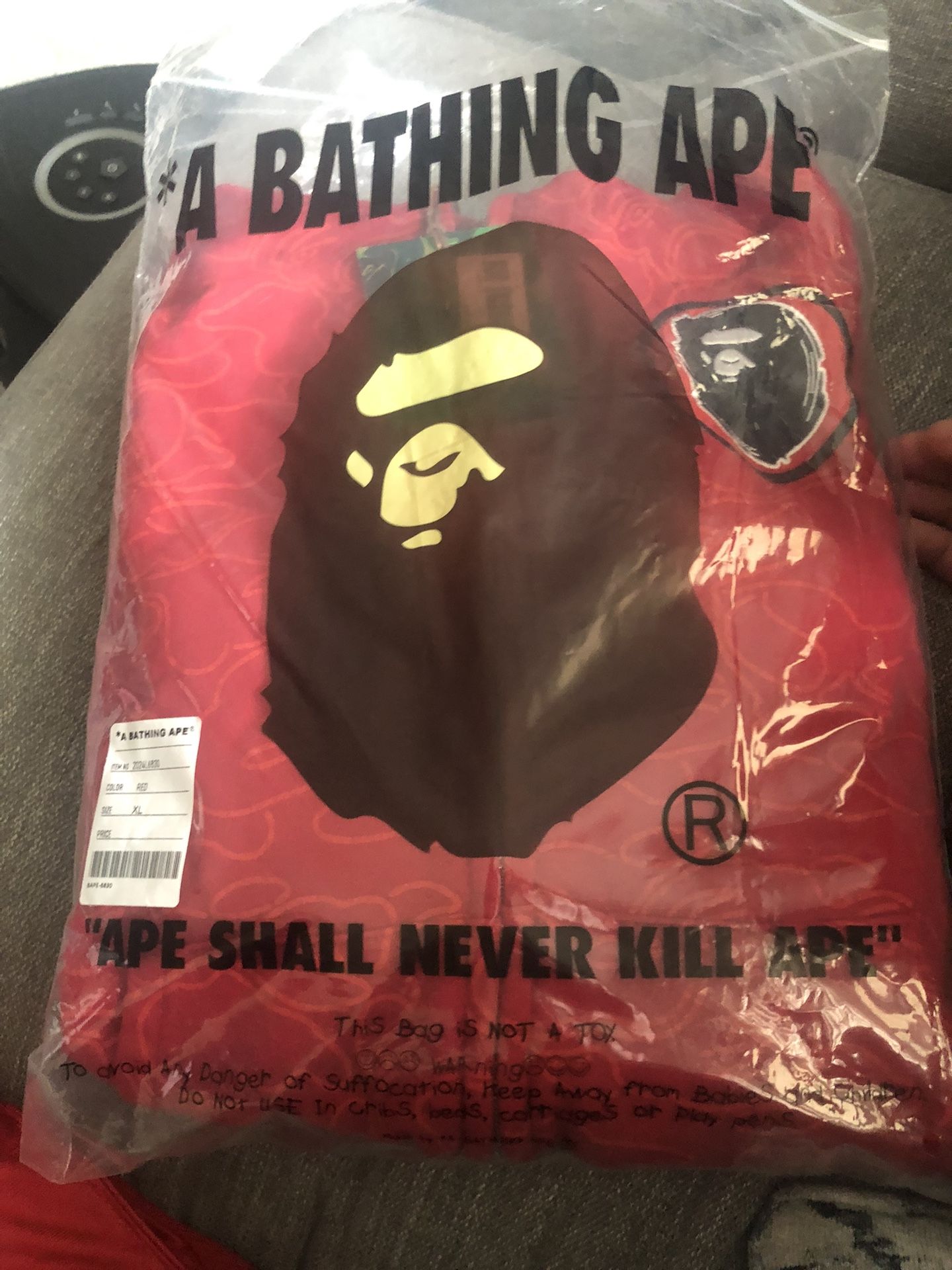 RED BAPE FULL ZIP UP