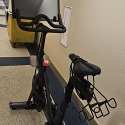 PELOTON EXERCISE BIKE 