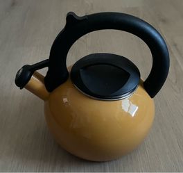 Tea kettle