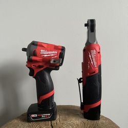 Milwaukee | M12 FUEL™ 3/8" Stubby Impact Wrench + M12 FUEL™ 1/4" High Speed Ratchet + M12 Batteries