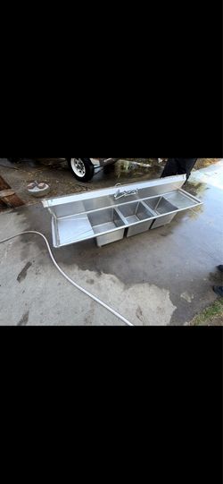 Commercial sink