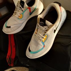 10 Toes Hitting Pavement The Nike Joyride Dual Smeakers