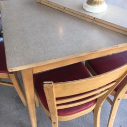 Retro Table With 6 Chairs & 2 Leafs