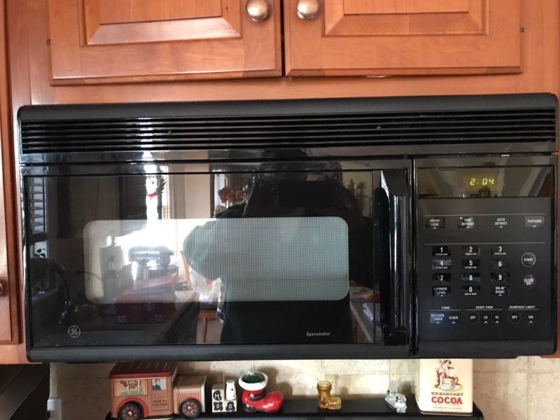 GE spacesaver microwave