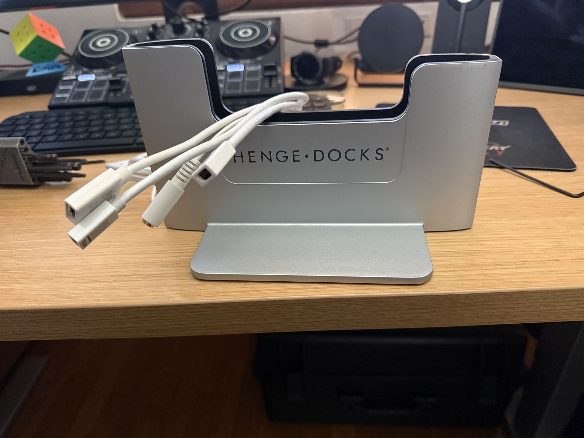 Apple 15 inch MacBook Pro  Docking Station