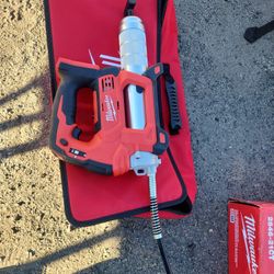 Milwaukee M18 Grease Gun 