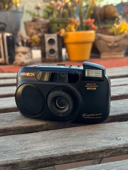 Vintage Minolta freedom zoom - 35mm film camera