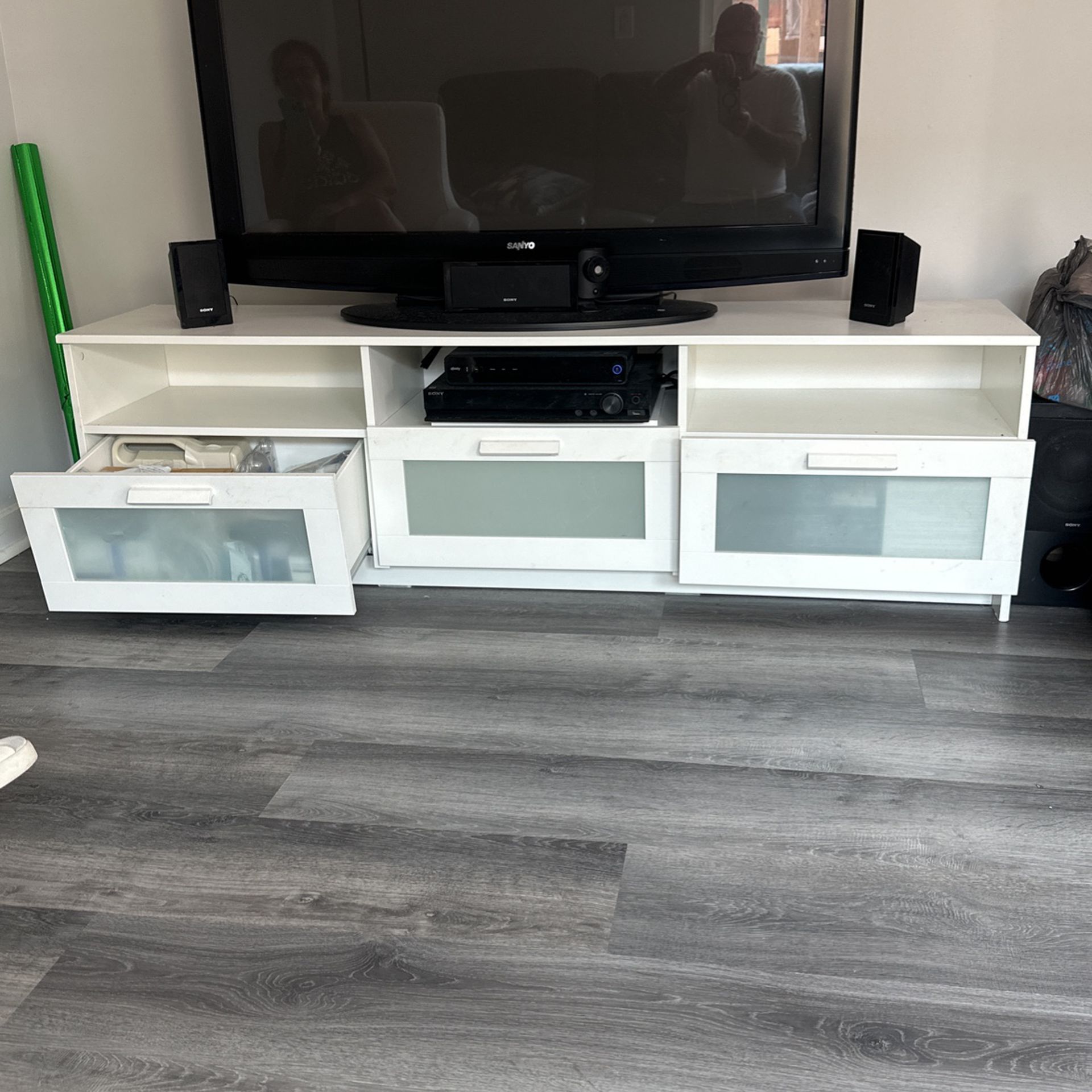 TV Stand Used I HAVE TO MOVE IT FAST