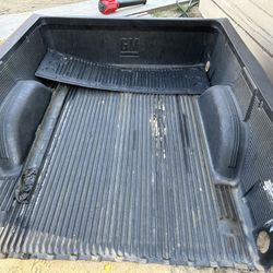 Bedliner For A 2005 Chevy Silverado Have All The Parts That Screws The Goes With It