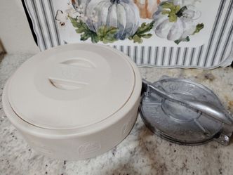 Tortiyero y torteadora chica ,$7.00