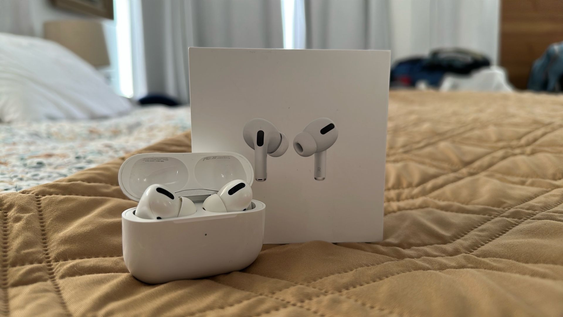 AirPods Pro with Wireless Charging Case