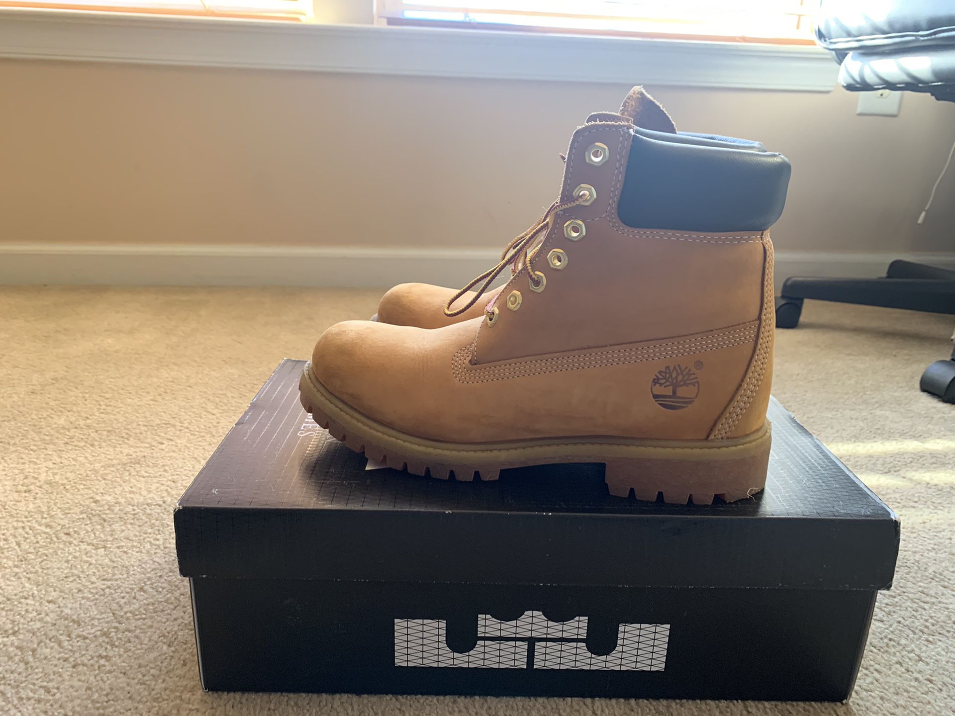 Men’s timberland boots size 8