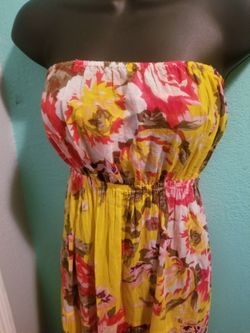 Beautiful Yellow floral maxi dress..size Med/ large...Sheer light material..Great condition!