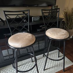 Like New Ajustable Swivel Bar Stools."CHECK OUT MY PAGE FOR MORE DEALS "